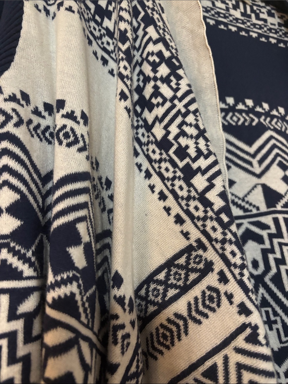 Geometric Open-Front Cardigan in Navy Blue and Cream - Picture 5 of 6